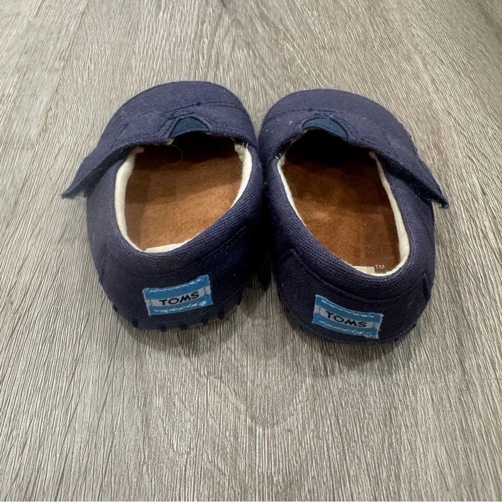 Toms Baby Crib Shoes Baby 2 Navy Blue Hook and Loop Closure Wide Toe box